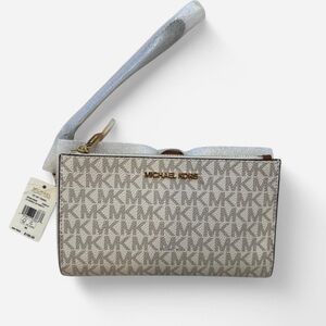 Michael Kors Jet Set Travel Continental Wallet